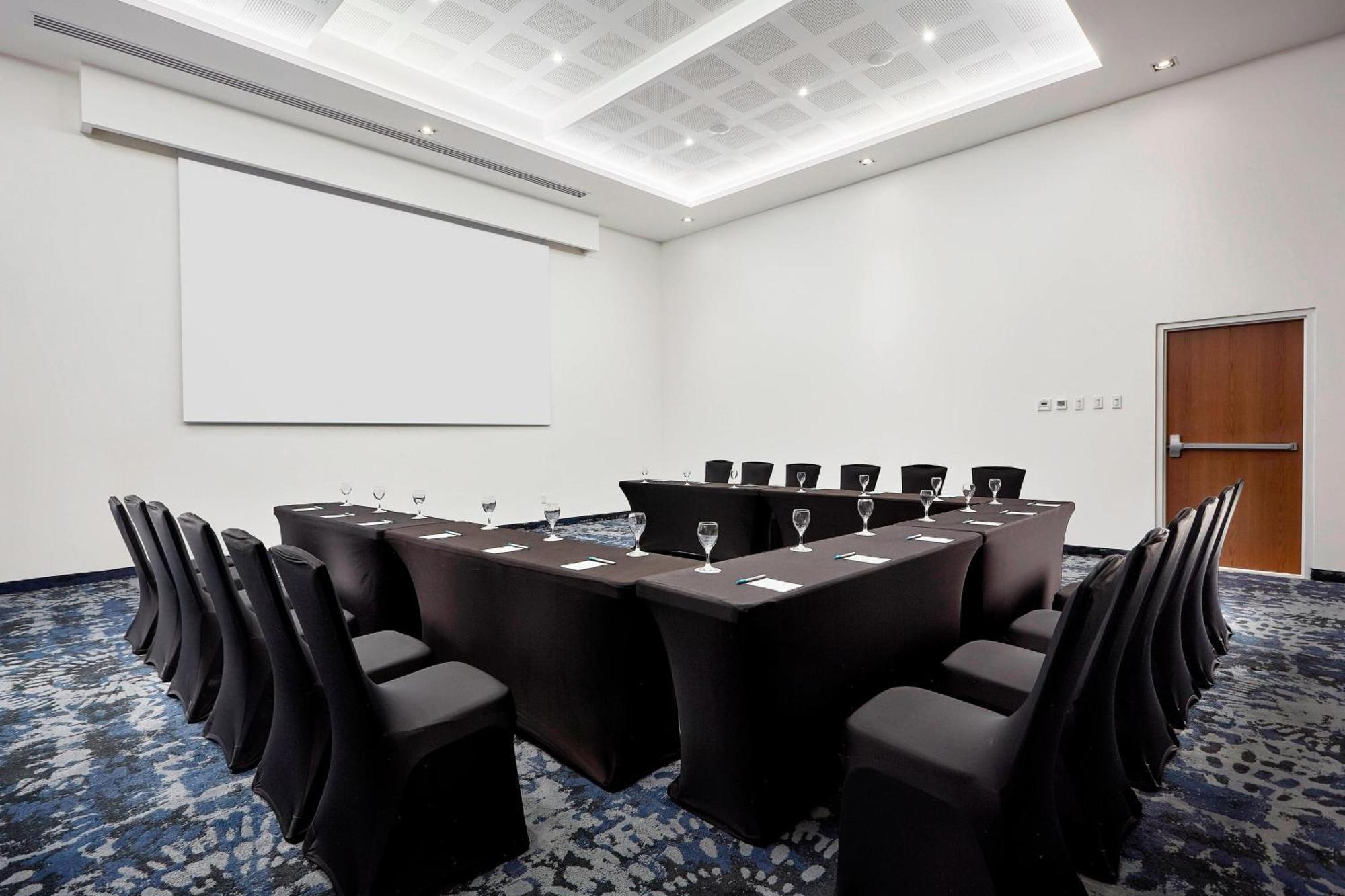 Fairfield Inn & Suites By Marriott Cancun Airport Alfredo V. Bonfil Bagian luar foto
