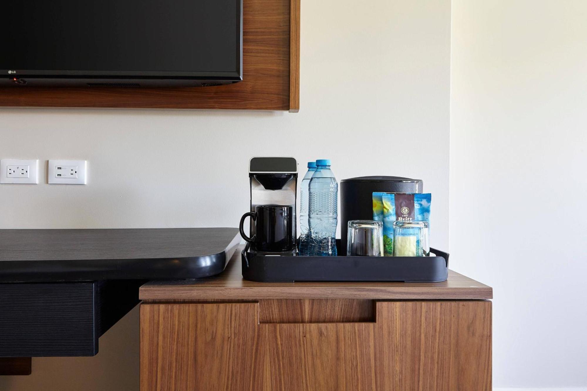 Fairfield Inn & Suites By Marriott Cancun Airport Alfredo V. Bonfil Bagian luar foto