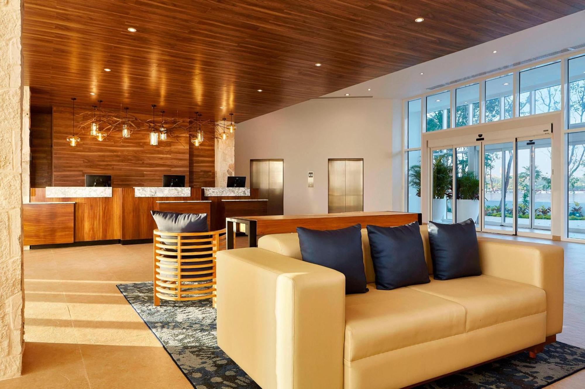Fairfield Inn & Suites By Marriott Cancun Airport Alfredo V. Bonfil Bagian luar foto