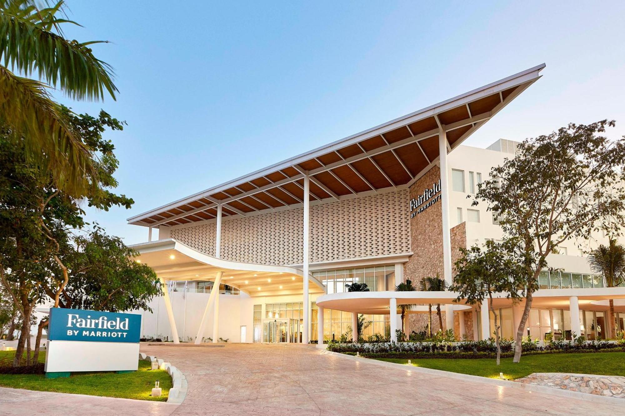Fairfield Inn & Suites By Marriott Cancun Airport Alfredo V. Bonfil Bagian luar foto